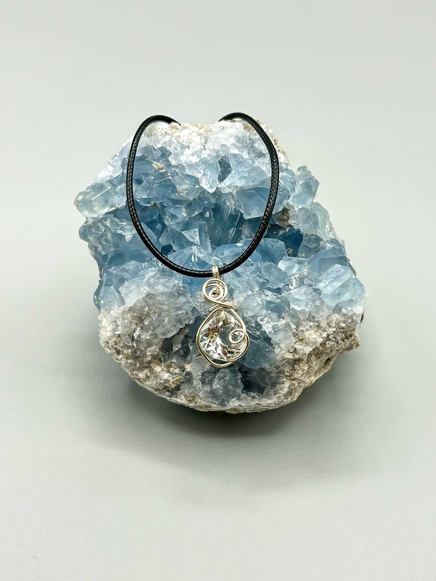 White Topaz Pear in .925 Silver