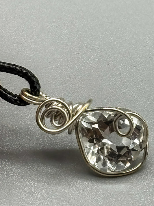 White Topaz Pear in .925 Silver