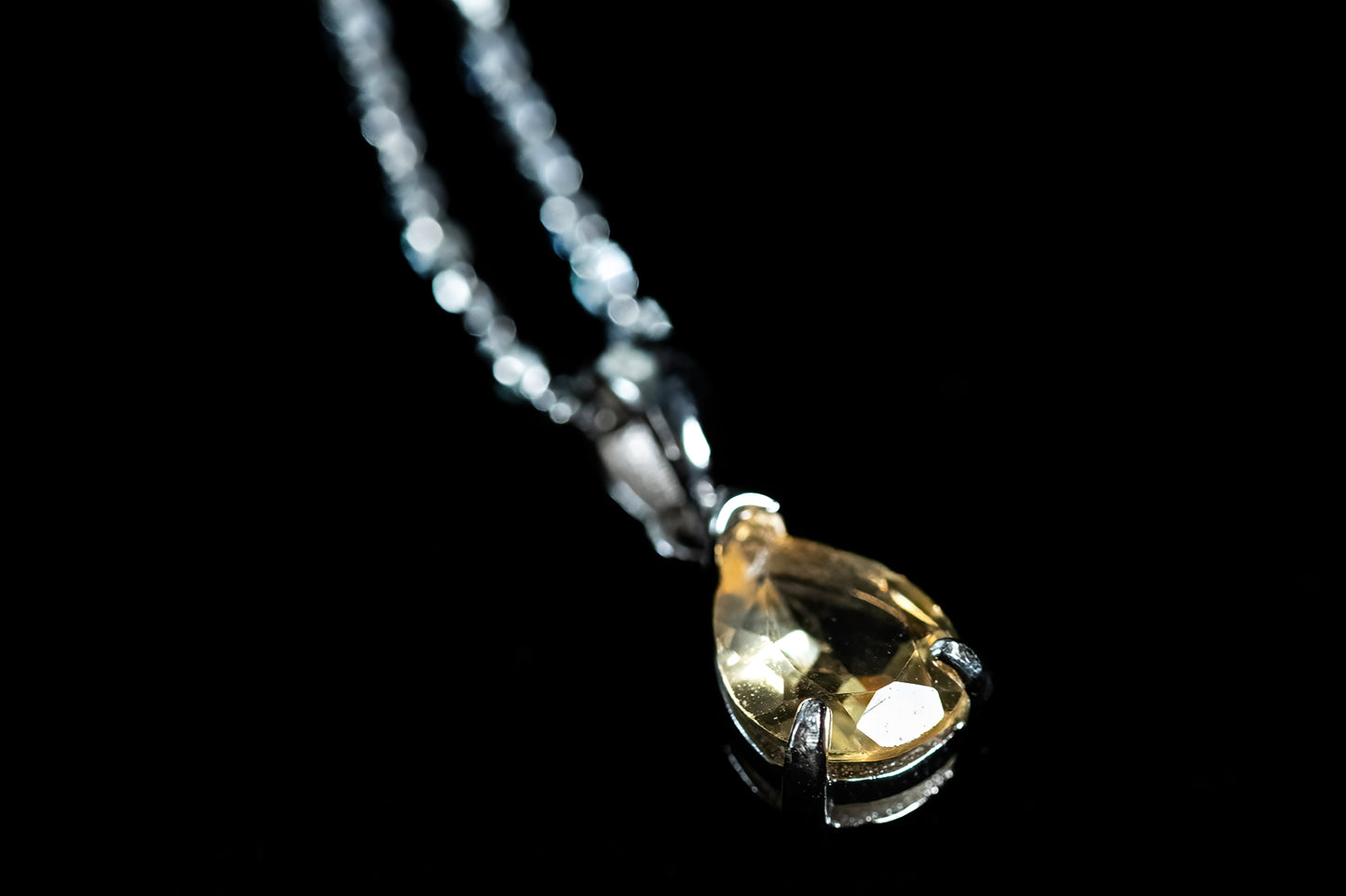 Pear Shape Golden Citrine Gemstone in Sterling Silver Setting with Silver Chain