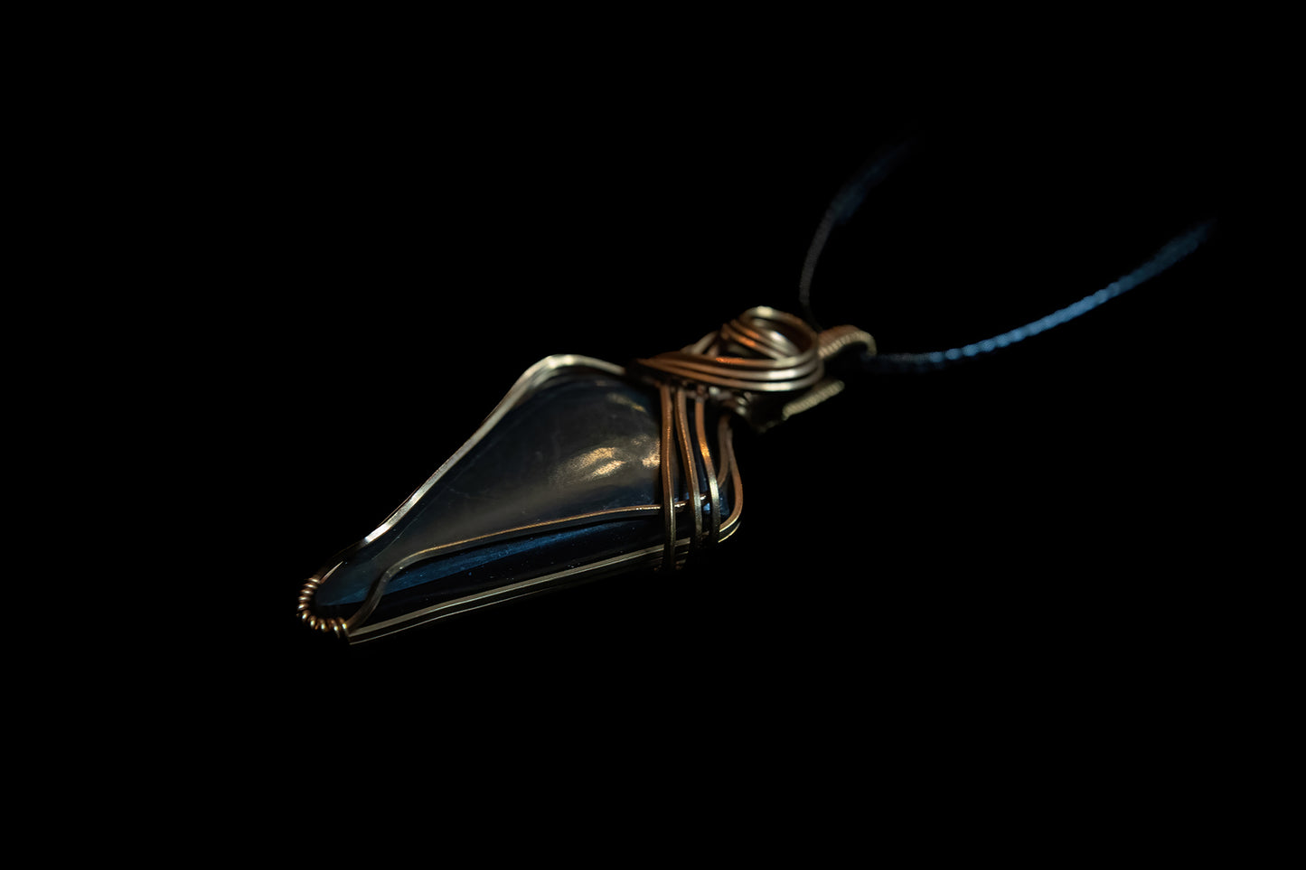 Black Onyx in fine Copper