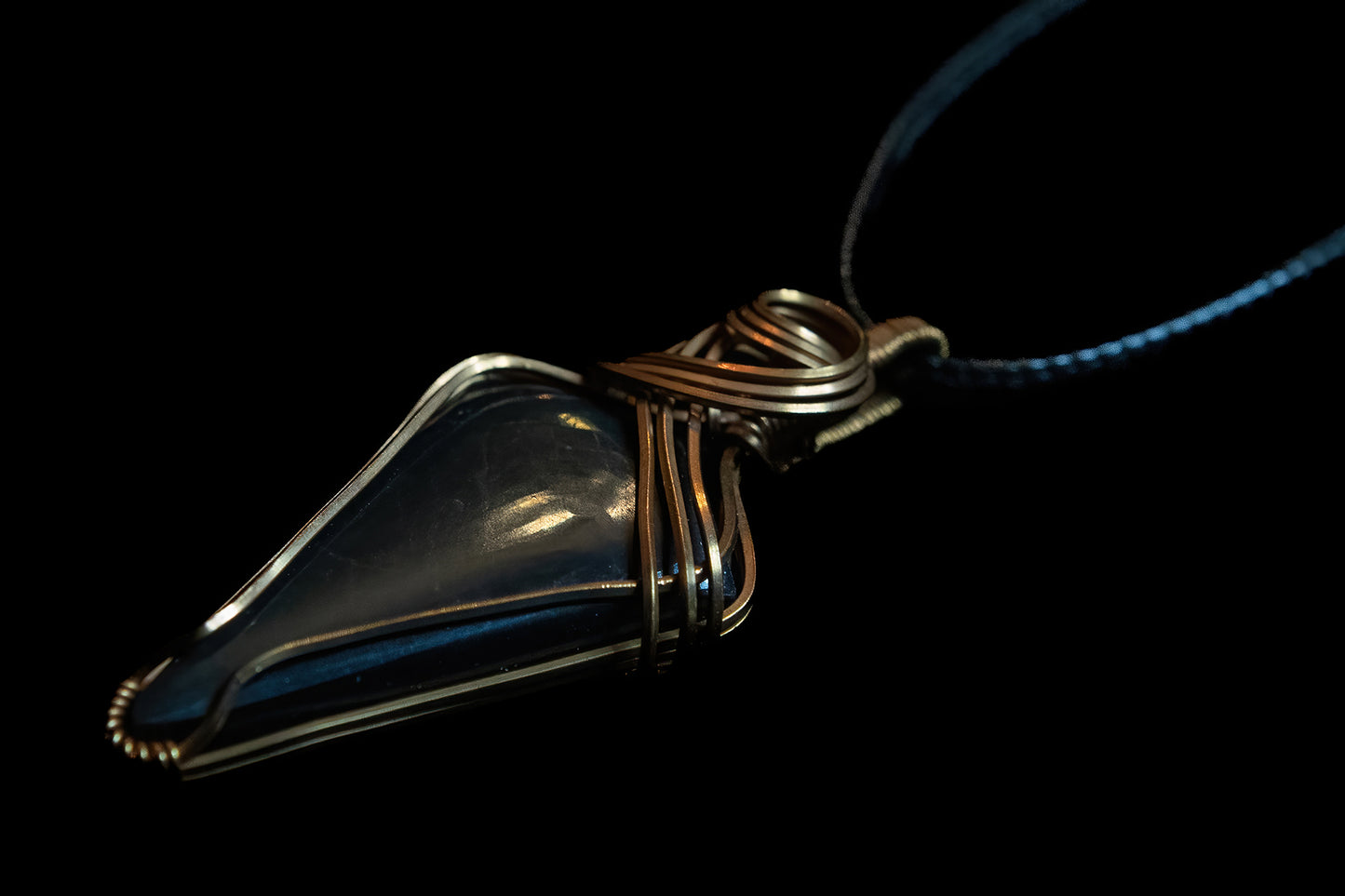 Black Onyx in fine Copper