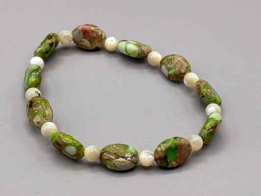 Green Imperial Jasper and Shell Beaded Bracelet, 7 1/2 inches