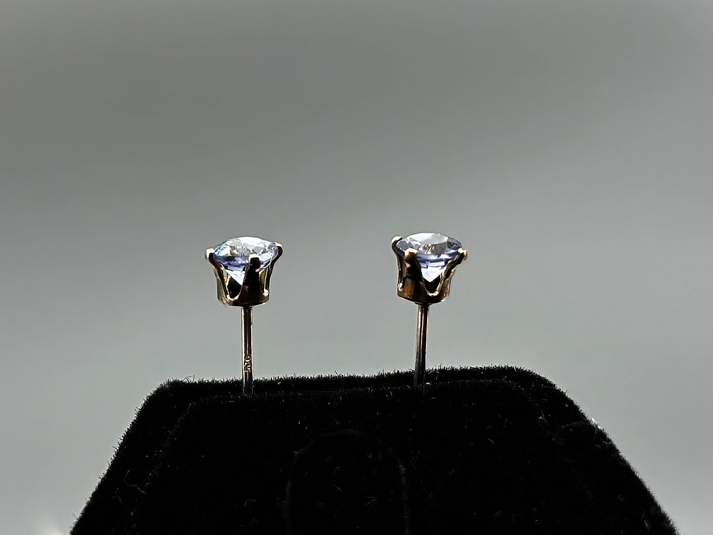 4mm Iolite .4tcw in sterling silver posts