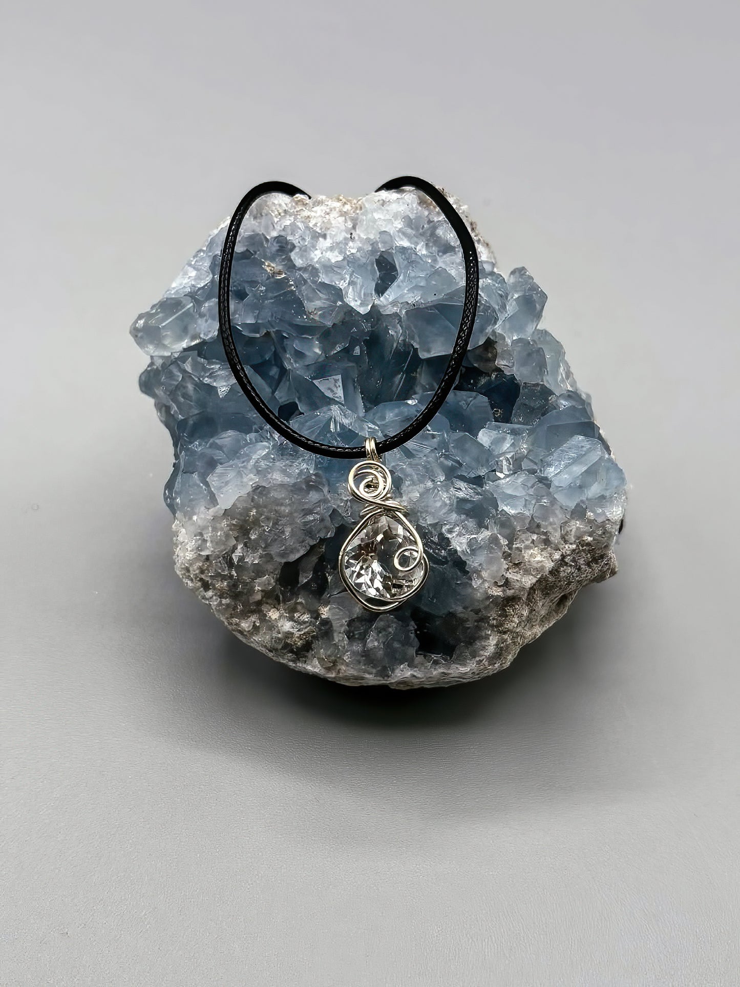 White Topaz Pear in .925 Silver