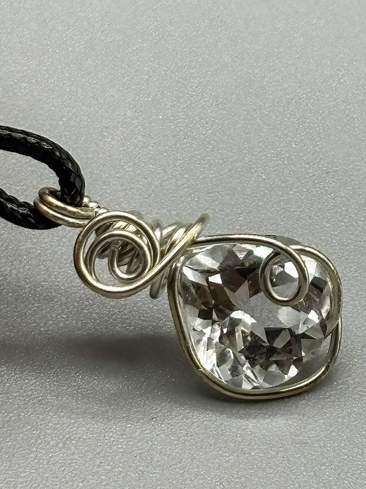White Topaz Pear in .925 Silver